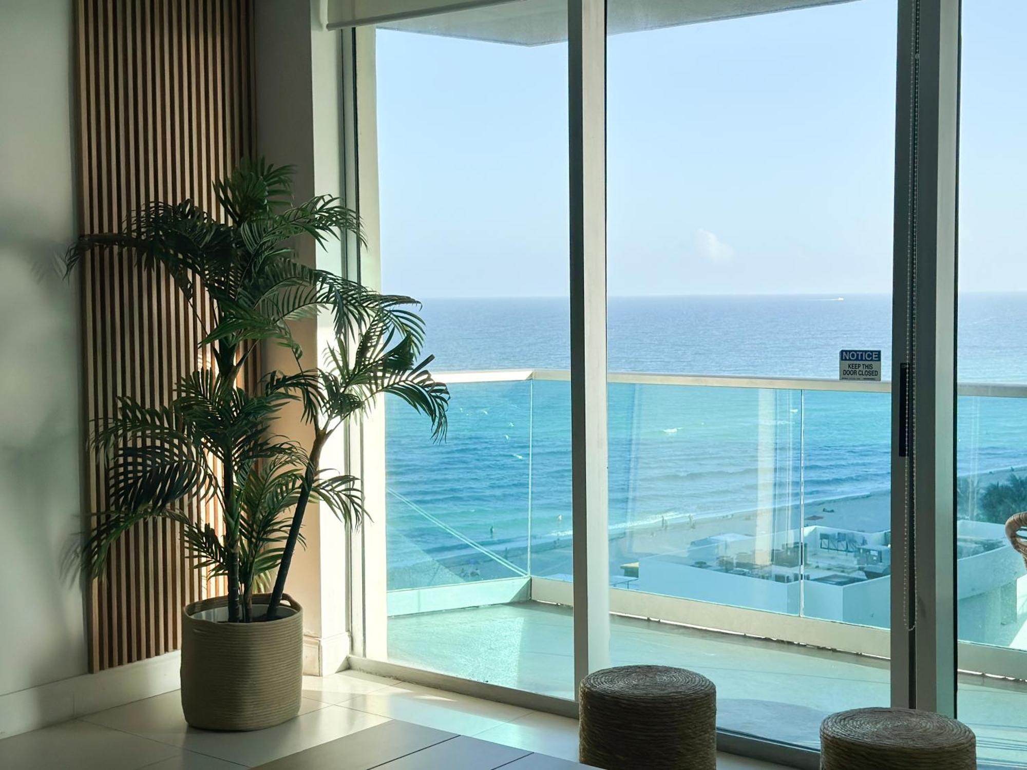 Departamento Frente Al Mar Con Salida Directa A Playa. * Hollywood